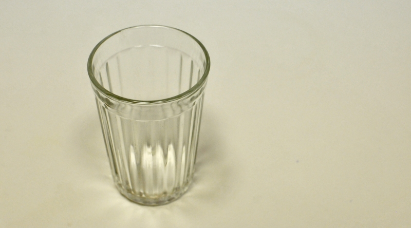 Граненый стакан вместо смартфона получил биробиджанец, заказав гаджет в Интернете Балашов Антон, PrimaMedia