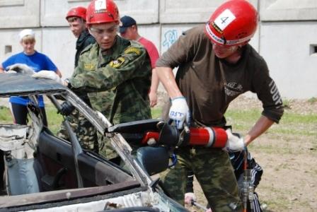 Юные спасатели состязались в оказании помощи пострадавшим в результате ЧС в Биробиджане