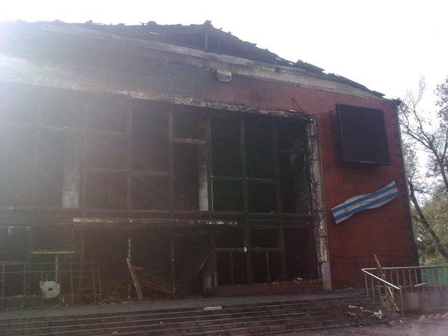 Тушить пожар в ленинском ДК ЕАО спасатели приехали без воды