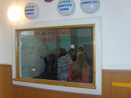 С новой техникой спасателей познакомились ученики школы №14 Биробиджана 