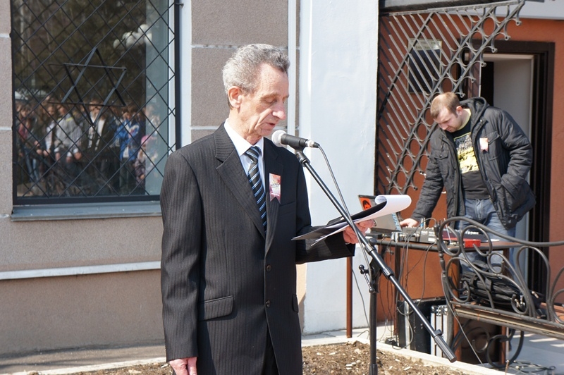 Роман Ледер
