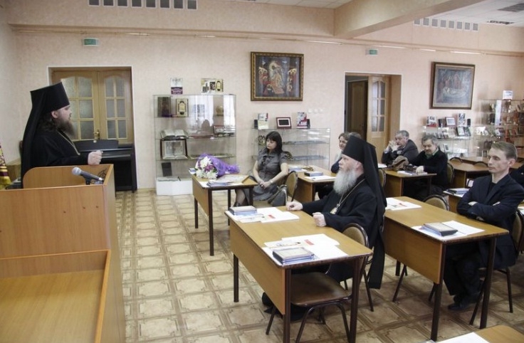 В конференц-зале Социально-просветительского центра Биробиджанской епархии прошла встреча 
