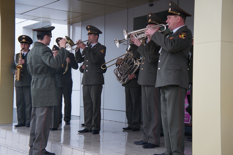 Акцию "Георгиевская ленточка" провели молодые активисты в центре Биробиджана