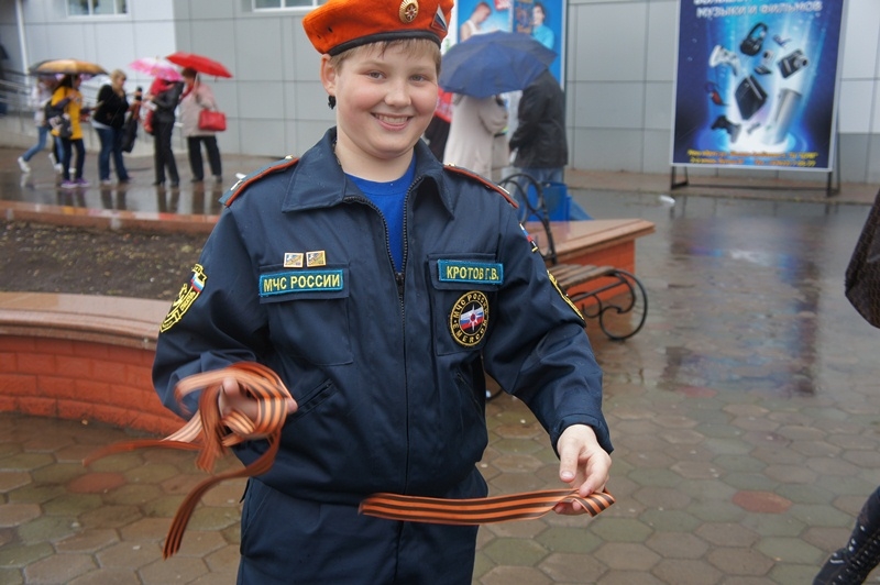 Акцию "Георгиевская ленточка" провели молодые активисты в центре Биробиджана