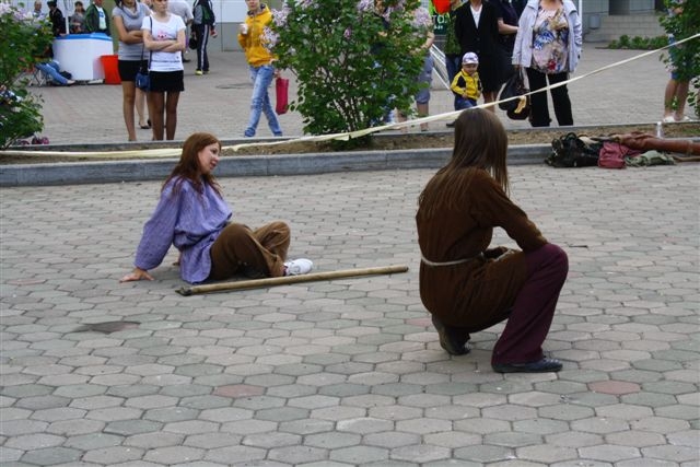 Театрализованное представление древних воинов прошло в центре Биробиджана