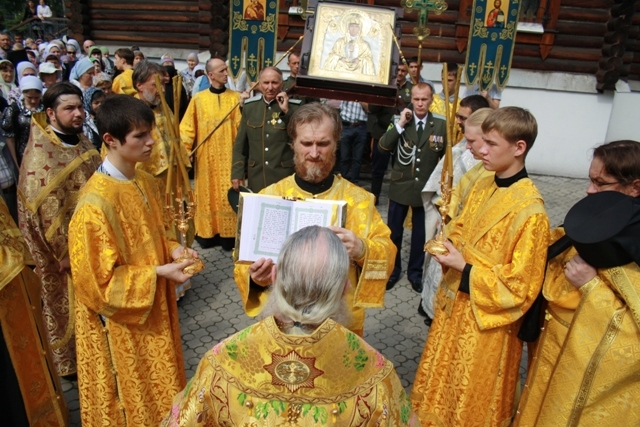 Православные ЕАО и Хабаровска прошли крестным ходом с Албазинской иконой Божией Матери 