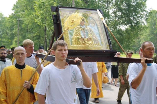 Православные ЕАО и Хабаровска прошли крестным ходом с Албазинской иконой Божией Матери 