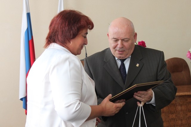 Председатель парламента ЕАО поздравил выпускников со вступлением во взрослую жизнь