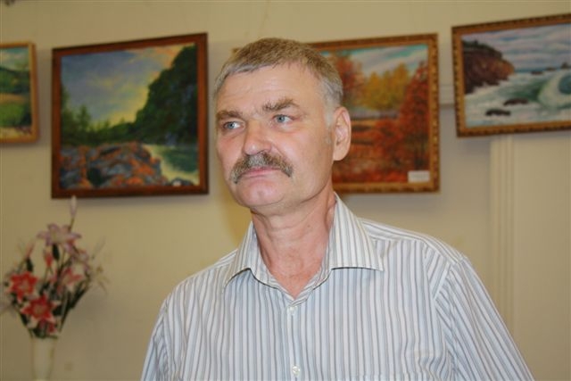 Буйство красок представили биробиджанские художники в галерее "Стройиндустрии" 