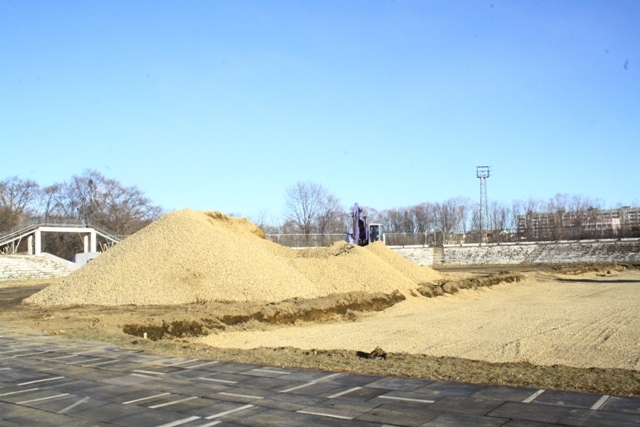 Первое в ЕАО большое искусственное футбольное поле начали строить в Биробиджане