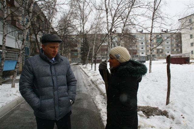 Ход очистки города от снега проинспектировал мэр Биробиджана Андрей Пархоменко