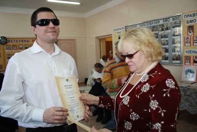 Почетную грамоту получает Евгений Аверьянов