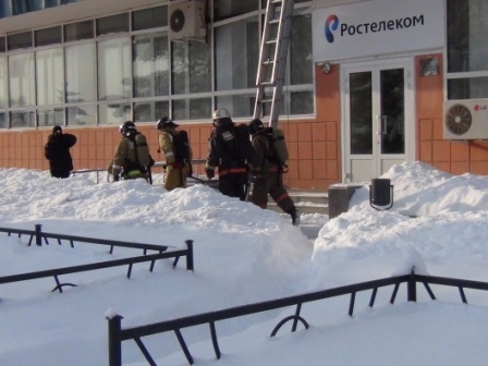 С учебным пожаром в знании Ростелекома в Биробиджане спасатели справились за 30 минут