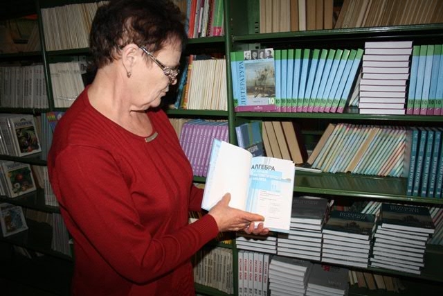 В книгохранилище еще много учебников