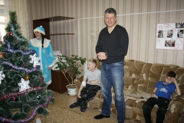 Детей, оставшихся на Новый год в больнице, навестил мэр Биробиджана 