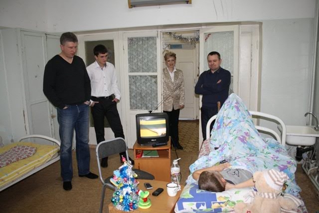 Детей, оставшихся на Новый год в больнице, навестил мэр Биробиджана 