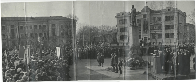 Митинг трудящихся города Биробиджана, посвященный 100-летию со дня рождения В.И. Ленина. 1970 год