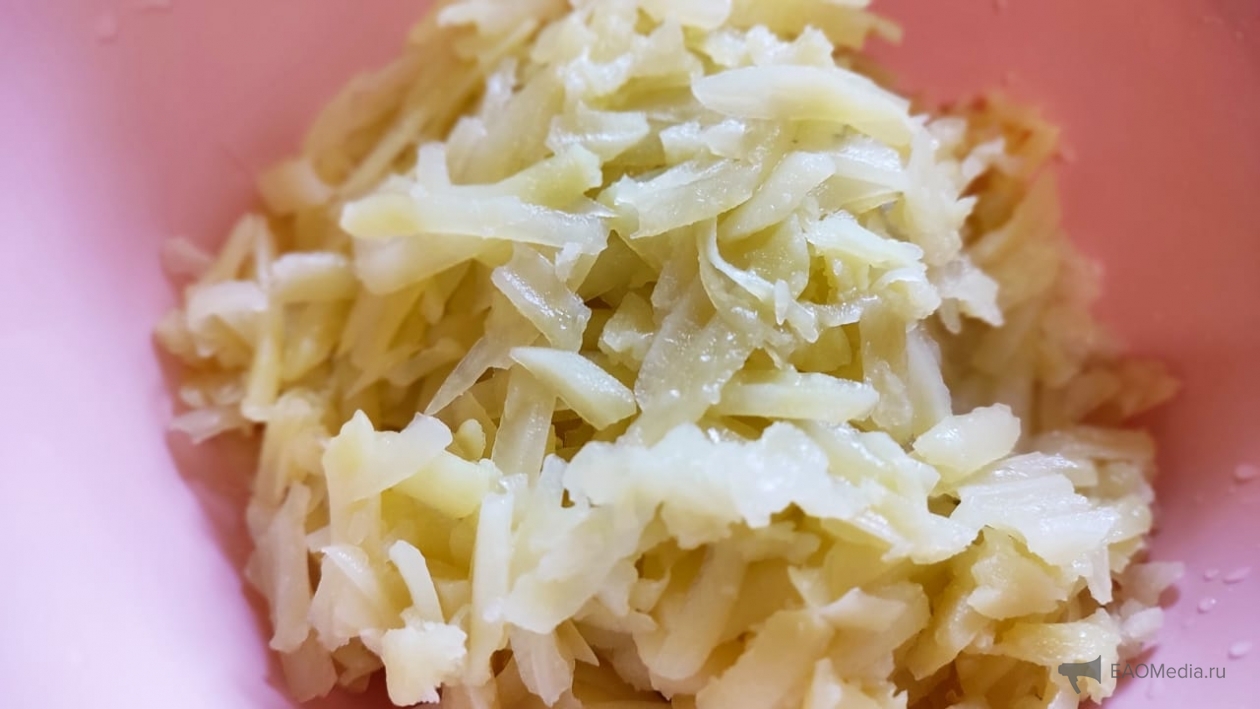 натираем картофель