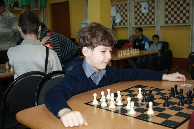 В шахматы семьями сыграли в Биробиджане