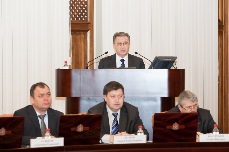 Докладывает Игорь Аверин