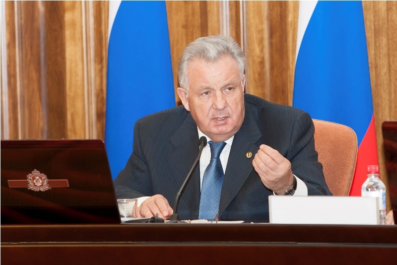 Выступает Виктор Ишаев