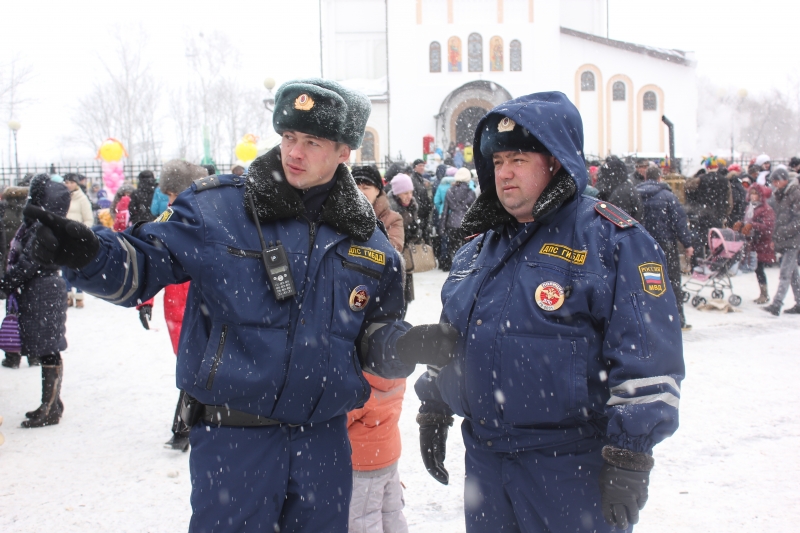 Сотрудники полиции обеспечивали порядок