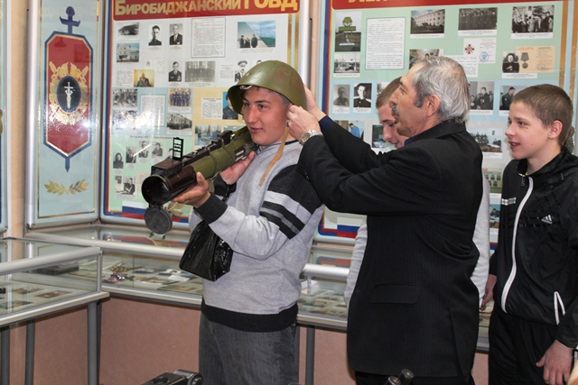 Организовали экскурсию сотрудники уголовного розыска и Совета ветеранов