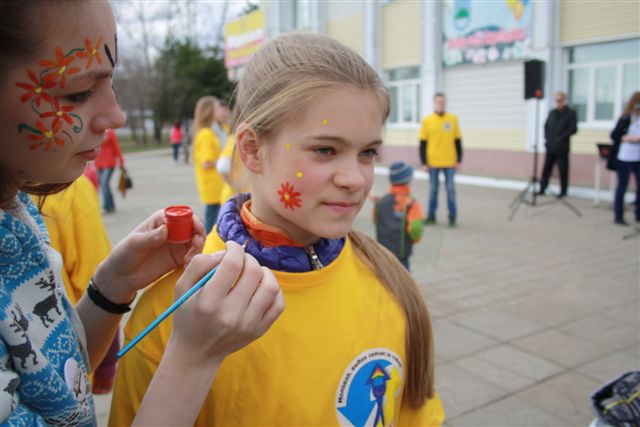 Сюжетом экологического макияжа становились цветы и деревья