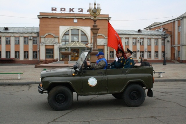 Международный военно-патриотический автопробег со Знаменем Победы прошел по Биробиджану