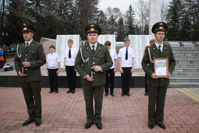Почетный караул гильз со священной землей с мест кровопролитных сражений