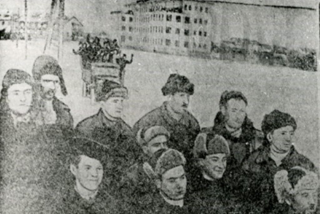 Группа переселенцев, направленных в колхозы области