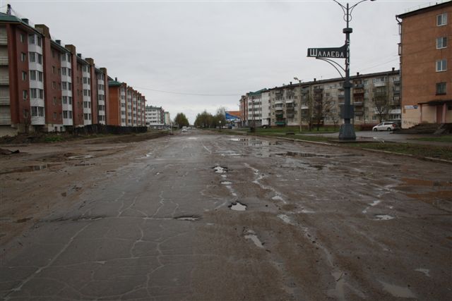 Лужи есть, но они должны исчезнуть после укладки асфальта