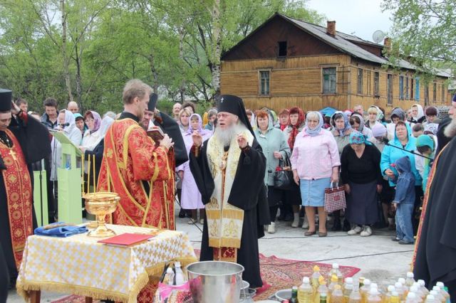 Ковчег с частицей мощей доставил архиепископ Биробиджанский и Кульдурский Иосиф, Фото с места события из других источников