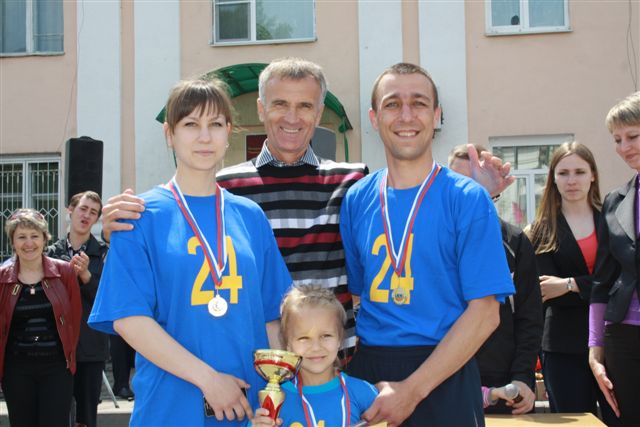 Виктор Поляков вместе с семьей Козориз, Фото с места события собственное