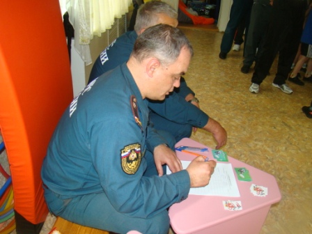 Знания пожарной безопасности отработали воспитанники биробиджанского детдома №1, Фото с места события из других источников