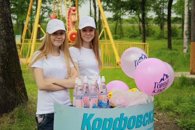 "Детство под солнцем" нарисовали на асфальте в Биробиджане, Фото с места события собственное