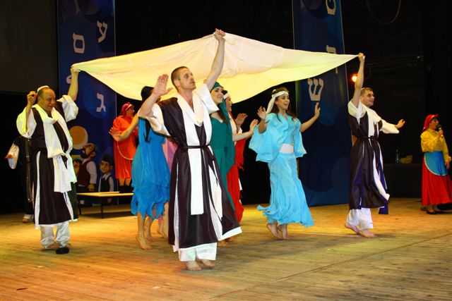 Народный еврейский музыкально-драматический театр отметил юбилей , Фото с места события собственное