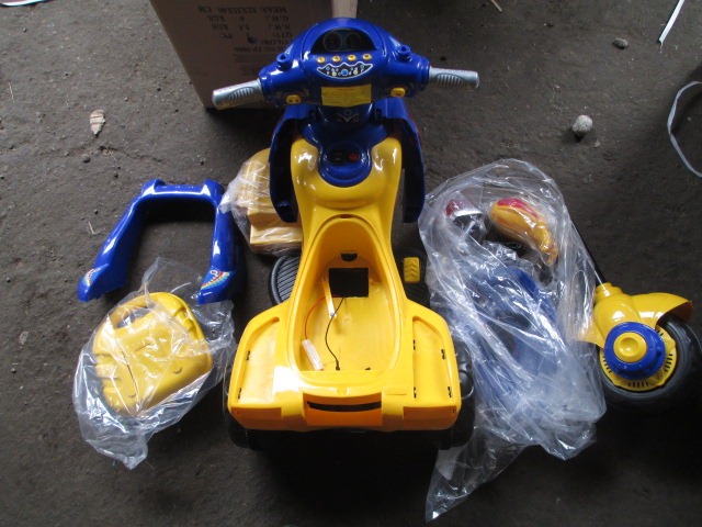 Предприниматель не предоставил сертификаты на 17 тысяч игрушек общим весом свыше семи тонн, Фото с места события из других источников