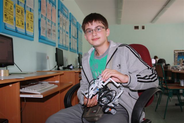 Первые шаги в робототехнике делают школьники Биробиджана, Фото с места события собственное