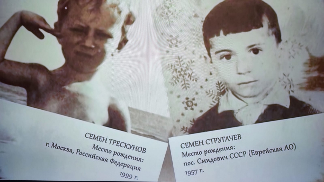 В титрах фильма "Гудбай, Америка!" использовали детские фото актеров