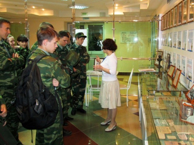 Городской профильный отряд военно-спортивного назначения побывал на экскурсии в ОПФР, Фото с места события из других источников