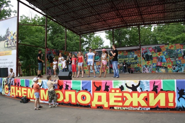 Способы сохранения молодости искали в День молодежи в Биробиджане, Фото с места события собственное