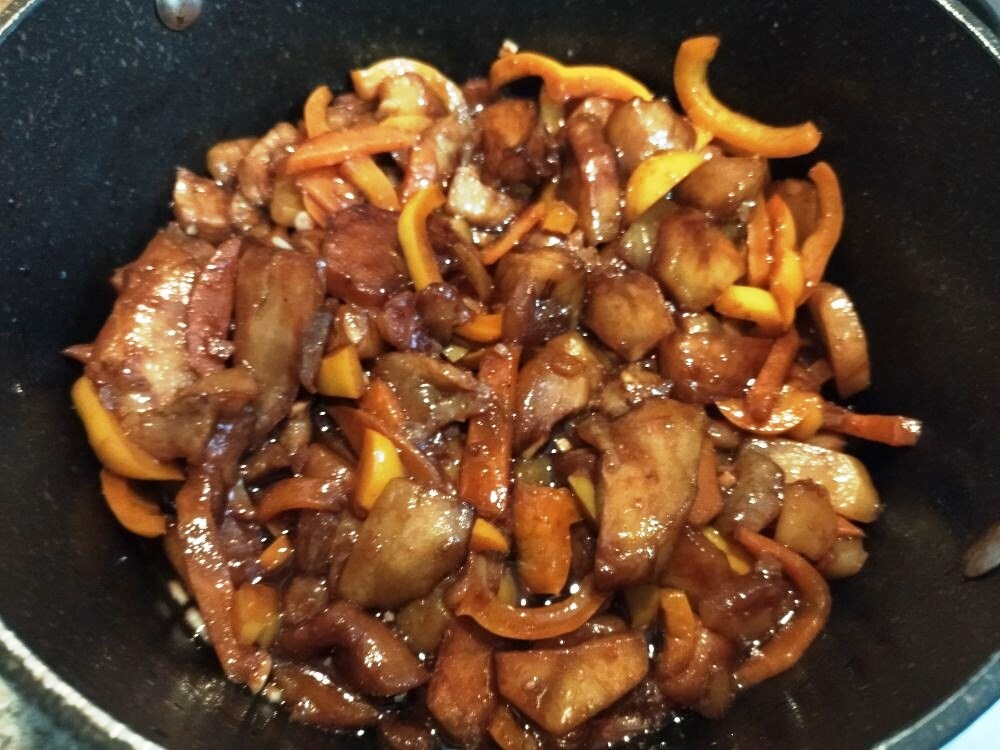 Баклажаны жареные с овощами по-китайски