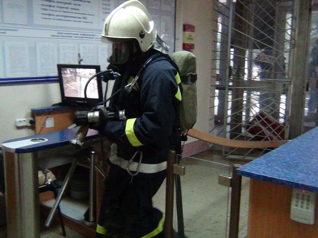 Действия пожарных и полицейских оценили на "хорошо", Фото с места события из других источников