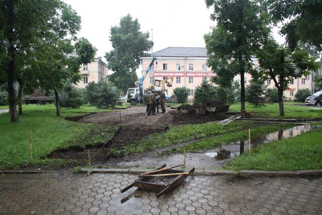 В центре круга установят памятник, Фото с места события собственное