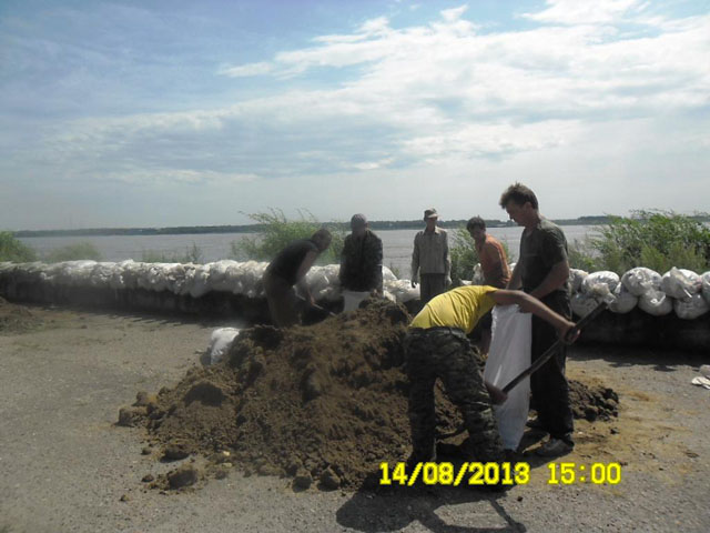 Вода наступает на Октябрьский район, Фото с места события из других источников