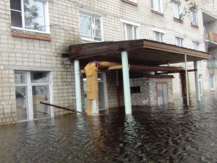 Число эвакуированных растет в пункте временного размещения с. Бабстово ЕАО, Фото с места события из других источников