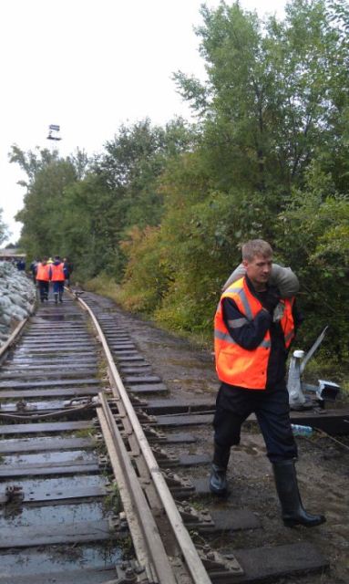 Работают около 500 волонтеров от Дальневосточной магистрали, Фото с места события из других источников