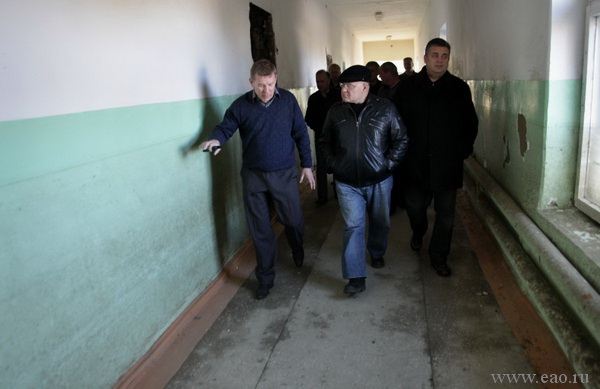 Помещения Биробиджанского сельхозтехникума только недавно освободились от воды, Фото с места события из других источников