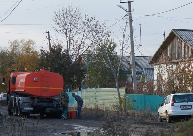 Подвоз воды продолжается, Фото с места события собственное